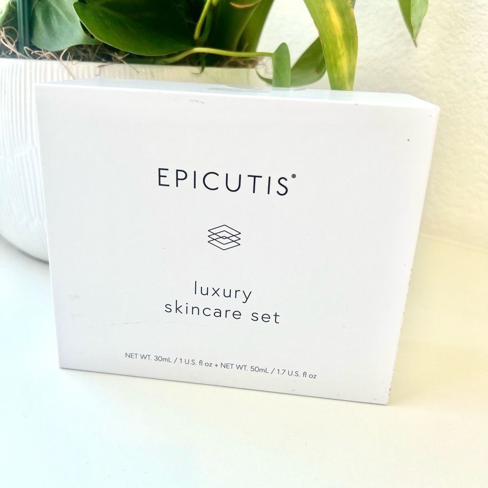White Luxury Skincare Moisturizer